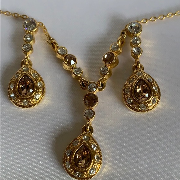 Beautiful Gold necklace & earring set. - Picture 7 of 7